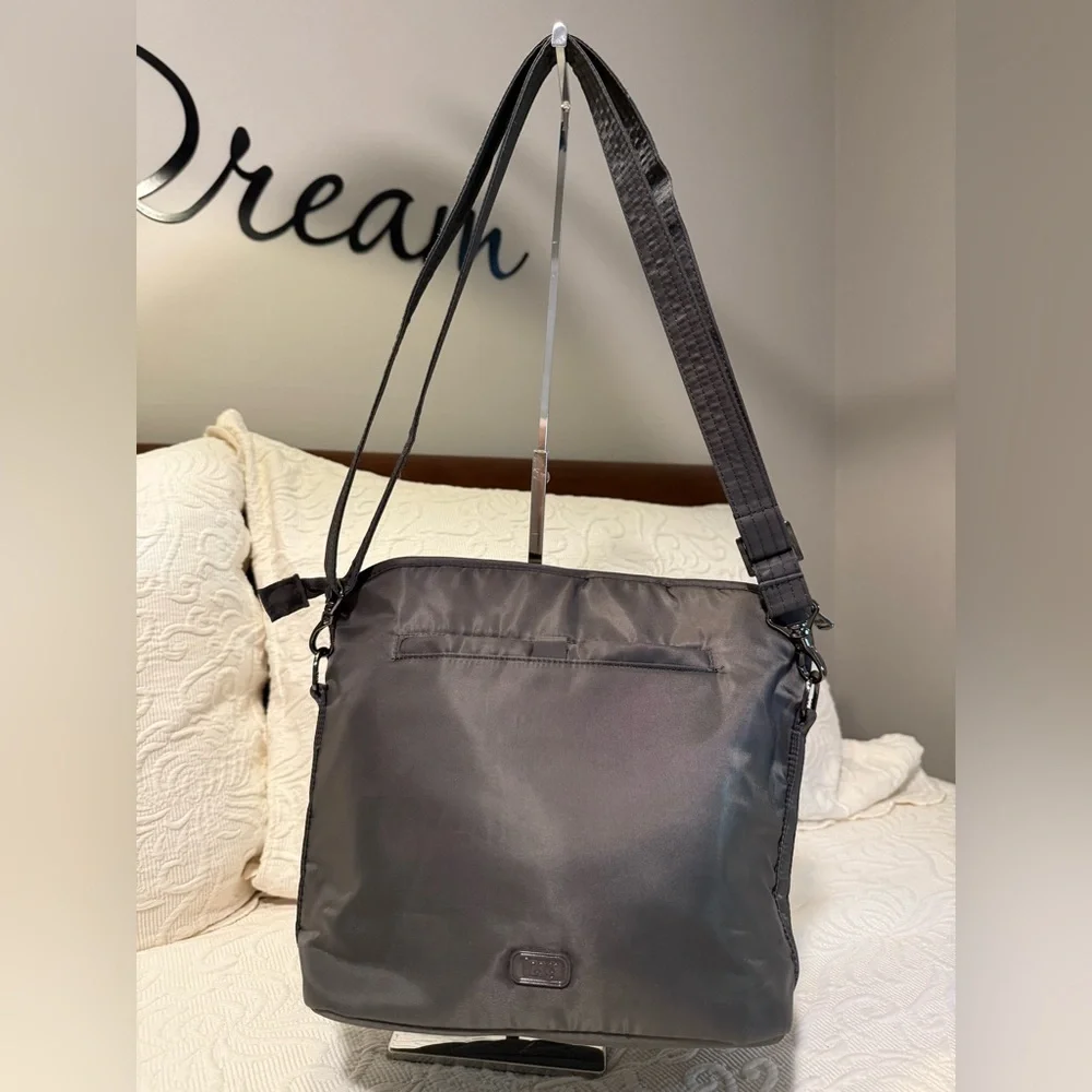 Gently Used Lug Grey Insulated Shoulder Bag